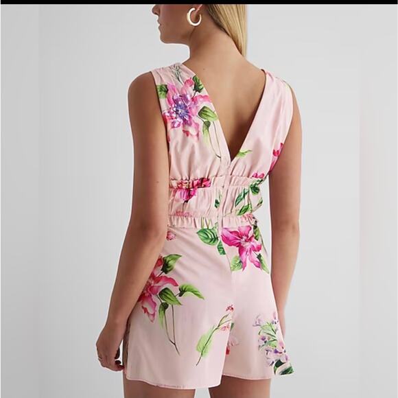 Express Floral Romper Women Sz. XL/16-18 NWT Embellishment sequin Flowers - Picture 3 of 13